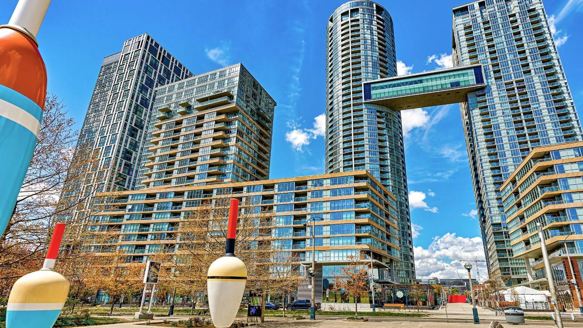 Beautiful 2 Bedroom Downtown Toronto Condo Canada
