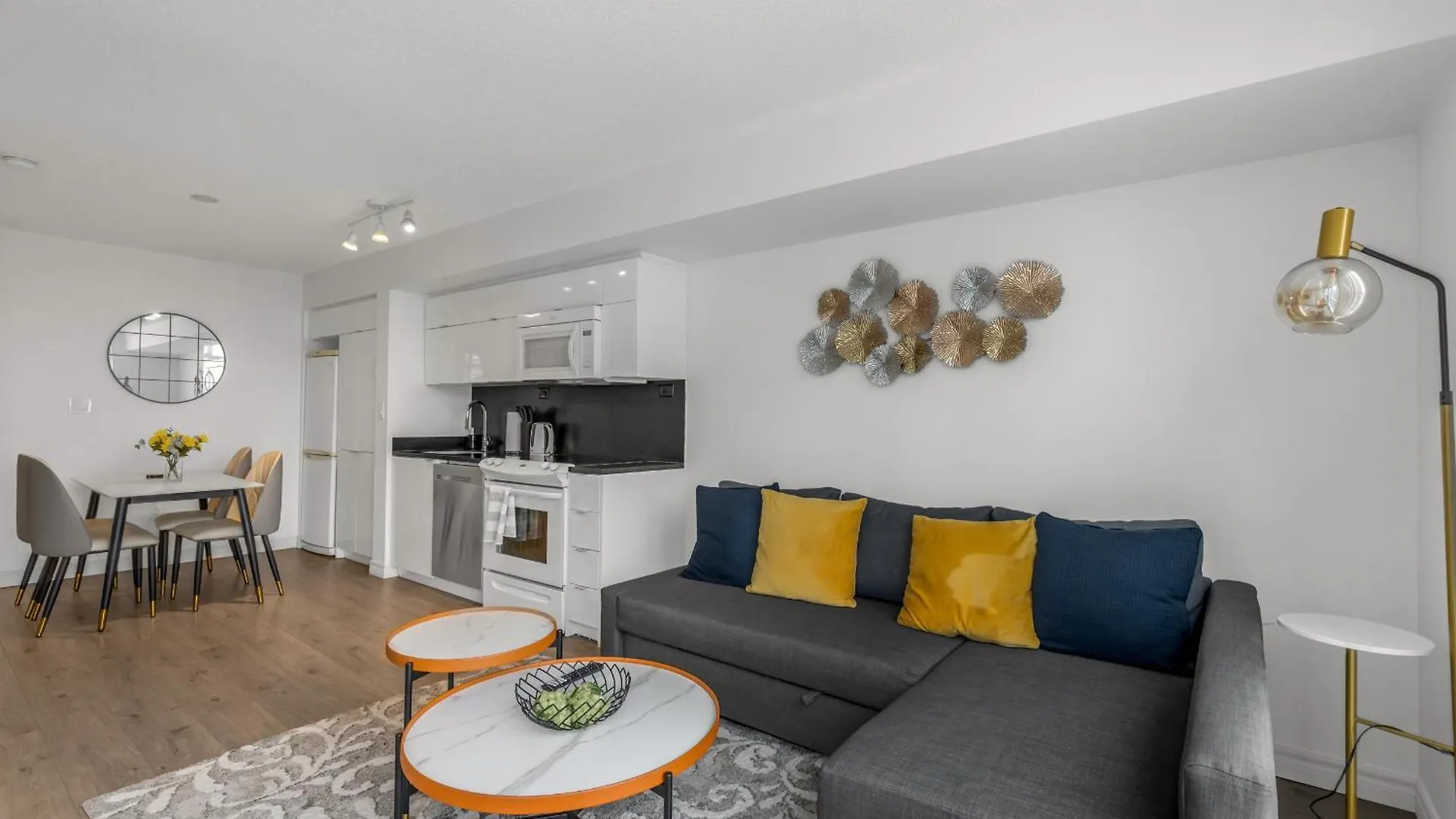 Beautiful 2 Bedroom Downtown Toronto Condo 0*,  Canada