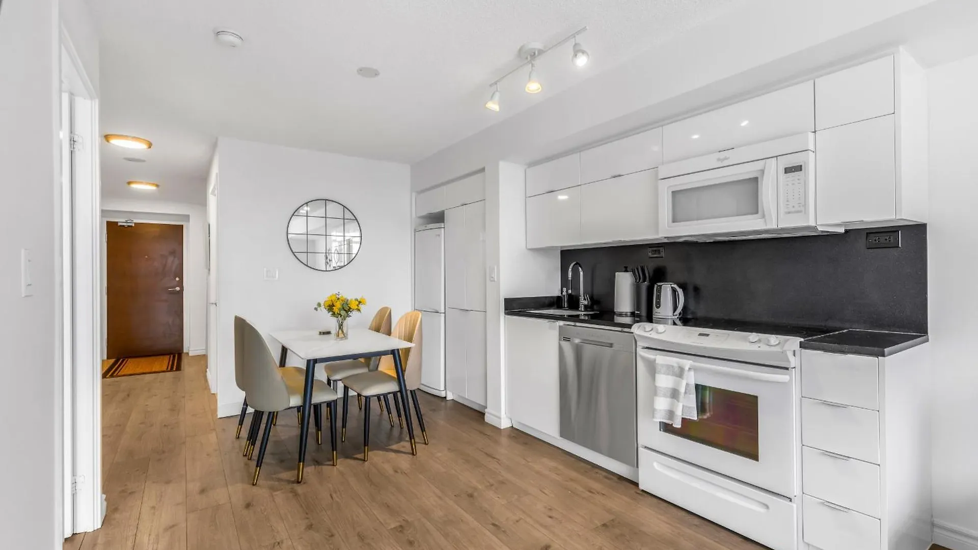 Apartman Beautiful 2 Bedroom Downtown Toronto Condo