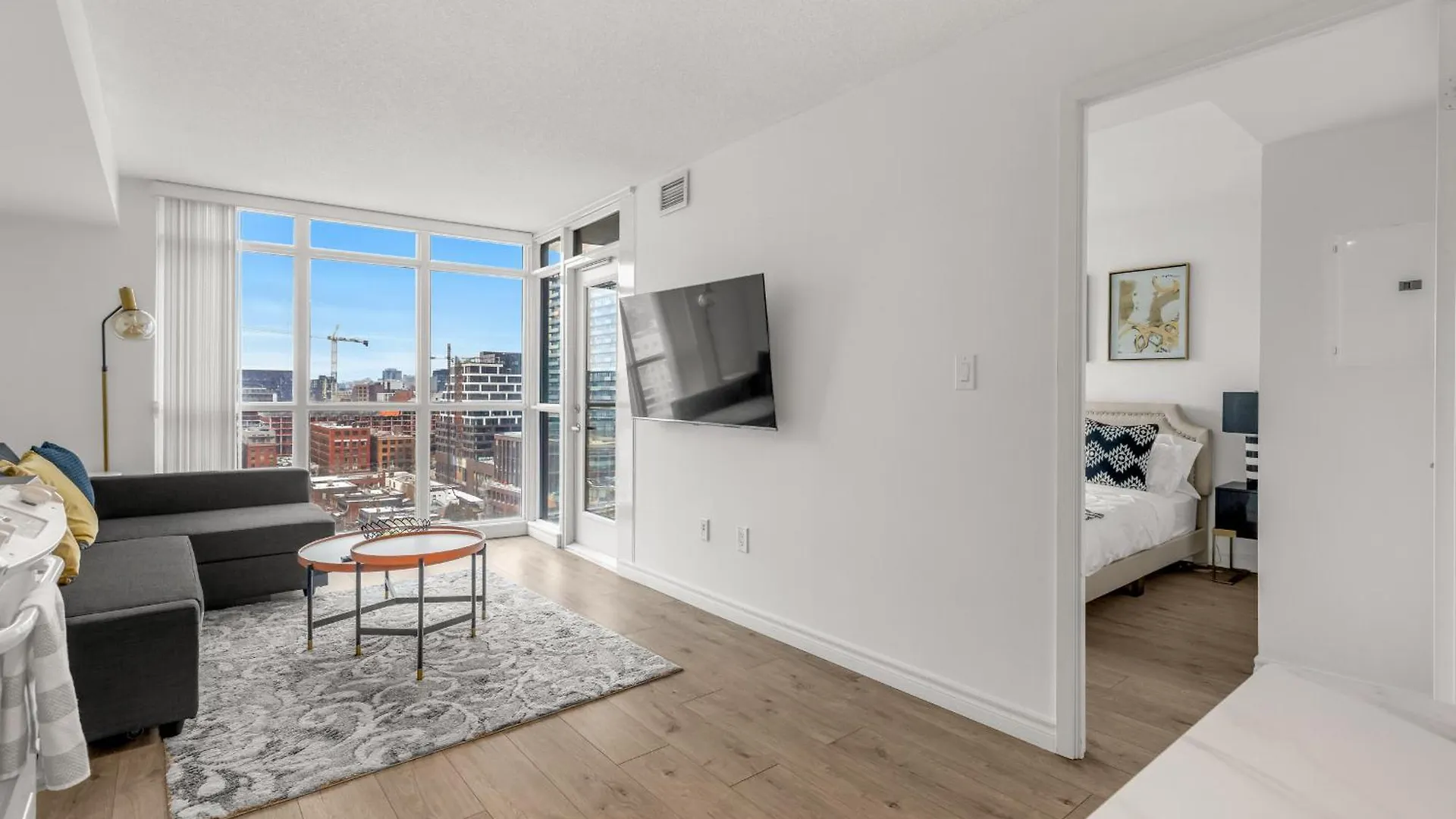Beautiful 2 Bedroom Downtown Toronto Condo
